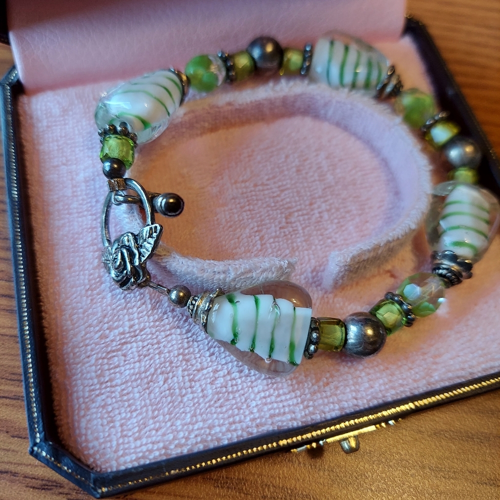 Stripe Green Glass & Beads Bracelet.